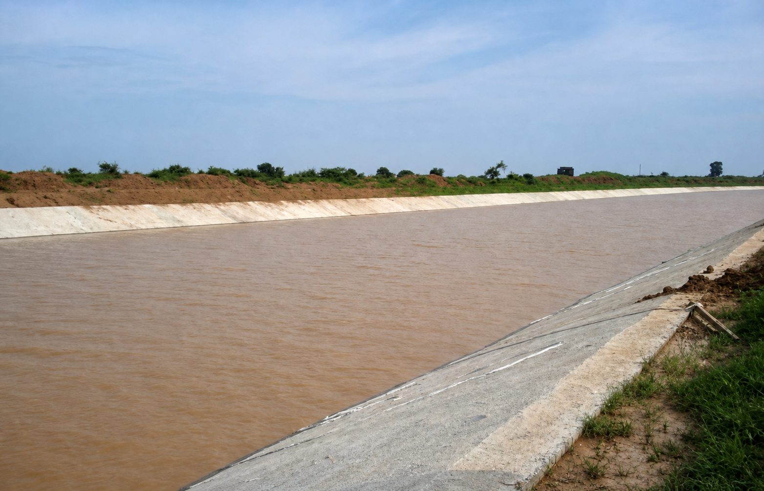 Open canal earthwork and lining